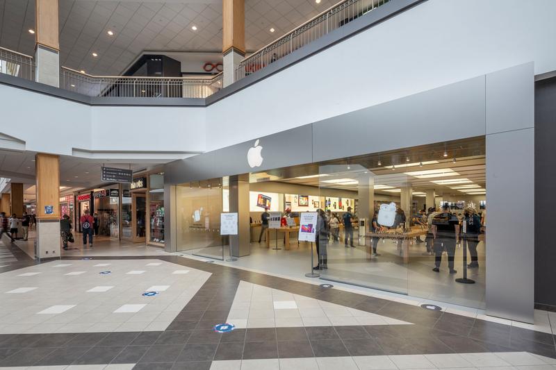 Apple store shop in polo park