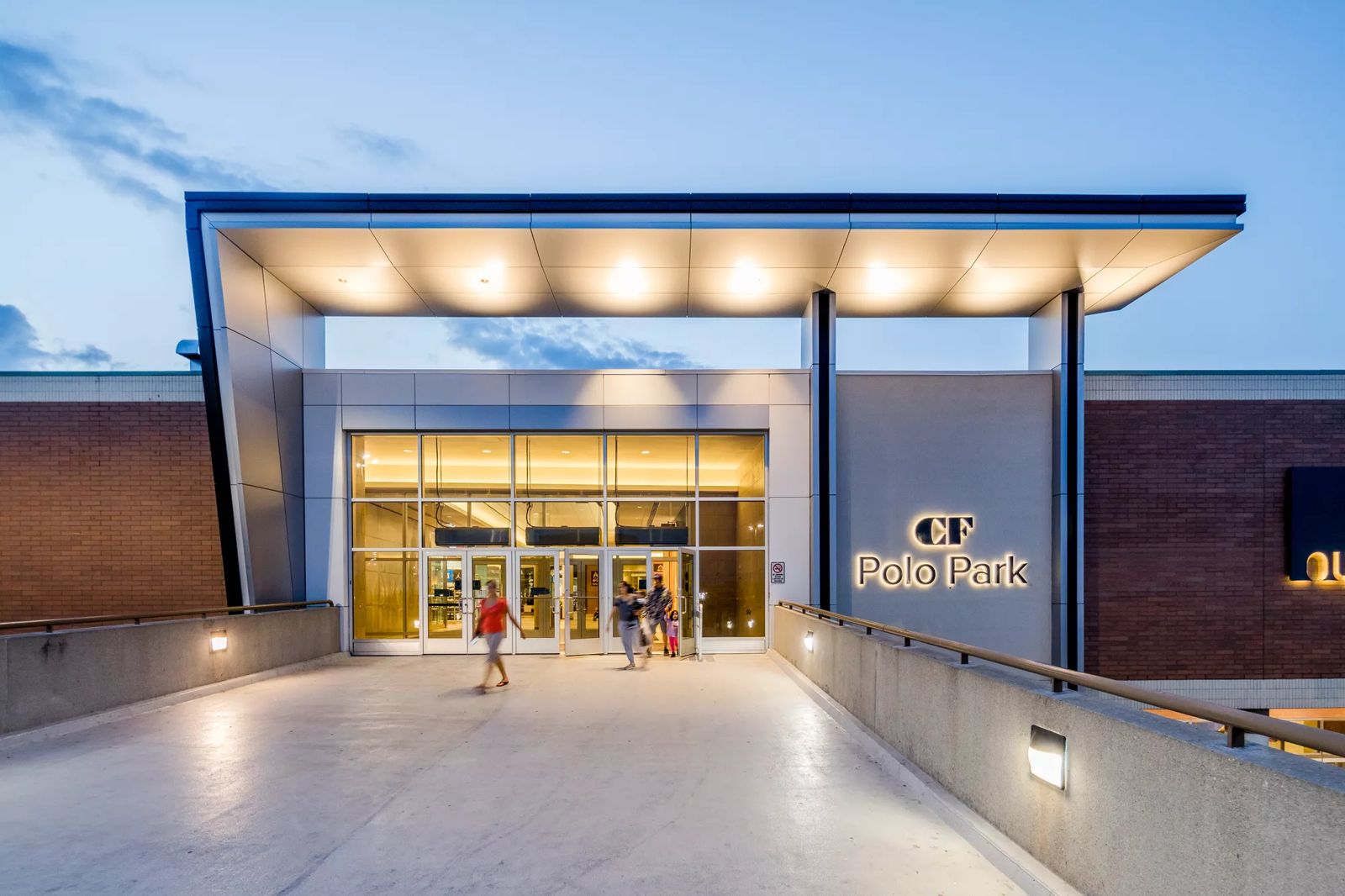 [Retail] [CF Polo Park]-Mall Exterior