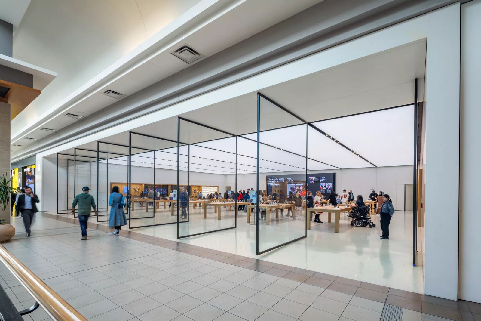 CF Fairview Mall - Apple