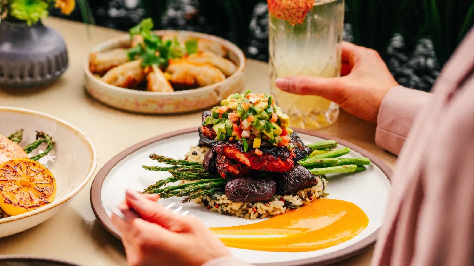 [CF Polo Park] Celebrate Mom with Moxies