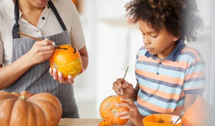 [CF Shops at Don Mills] - Boo Bash  - Pumpkin Decorating