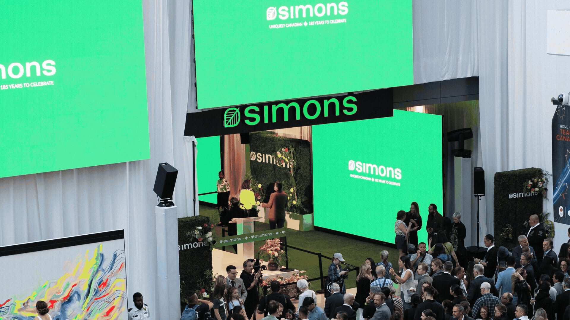 [CF Toronto Eaton Centre] Simons Spotlight  