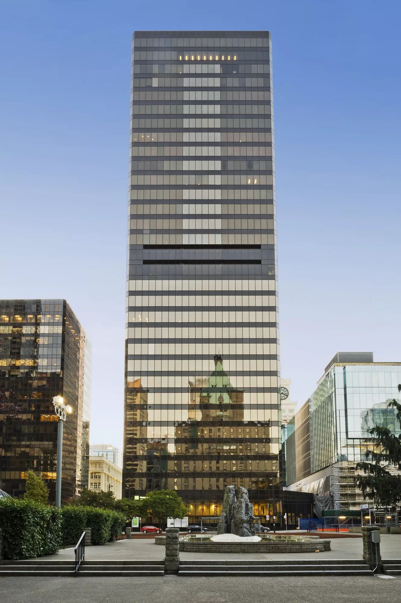 [Office] [Pacific Centre] - TD Tower 700 West Georgia