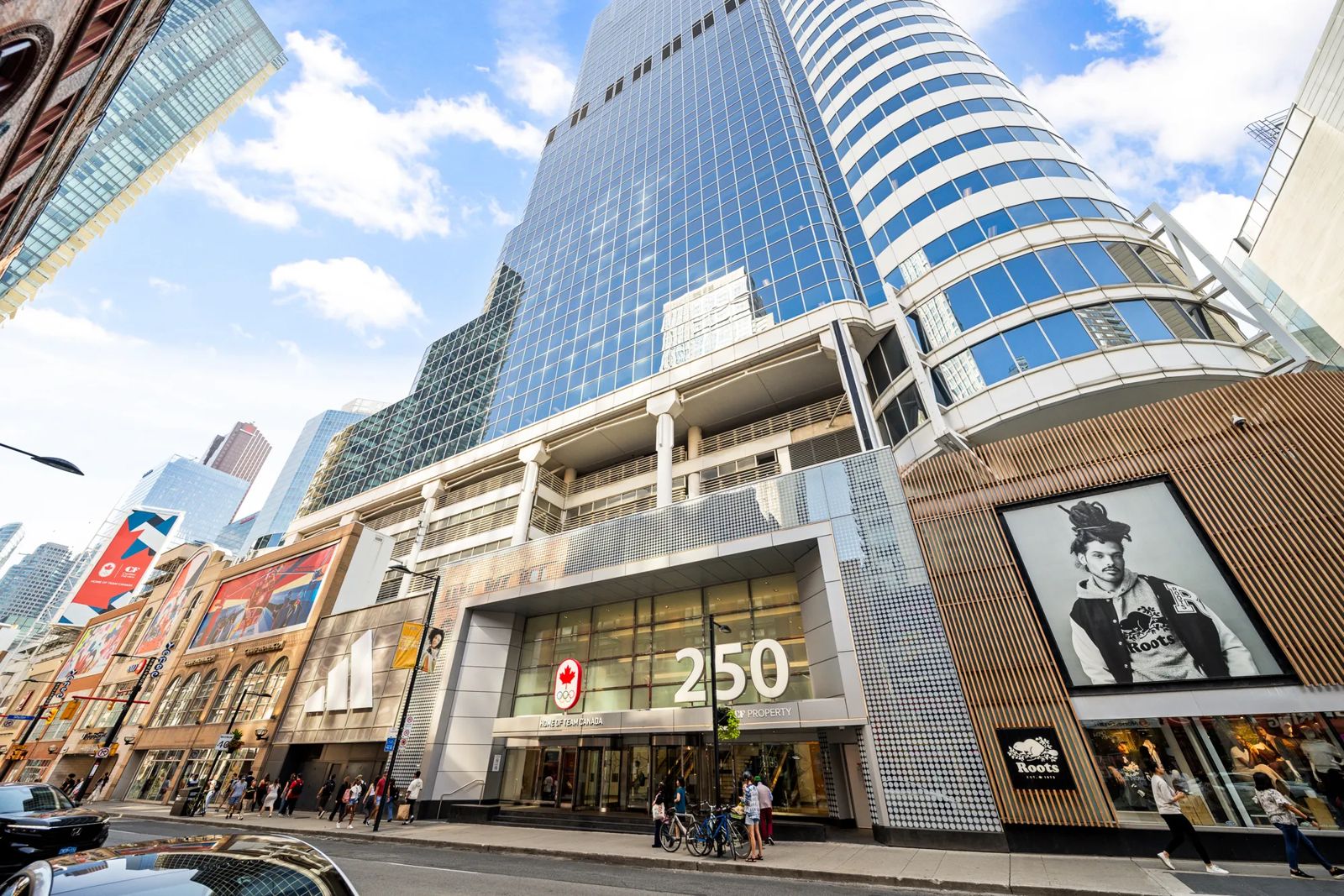 250 Yonge Exterior II
