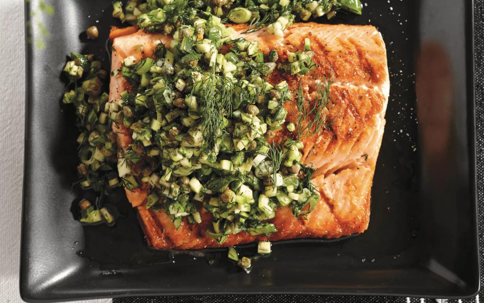 Pavé de saumon grillé, salsa verde à l'aneth