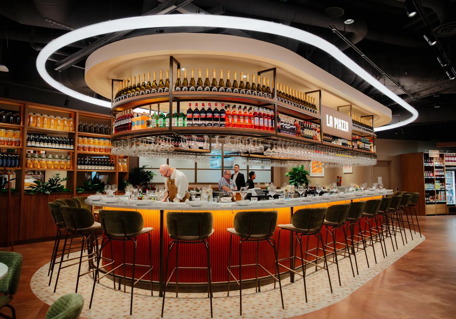 [CF Toronto Eaton Centre] La Piazza