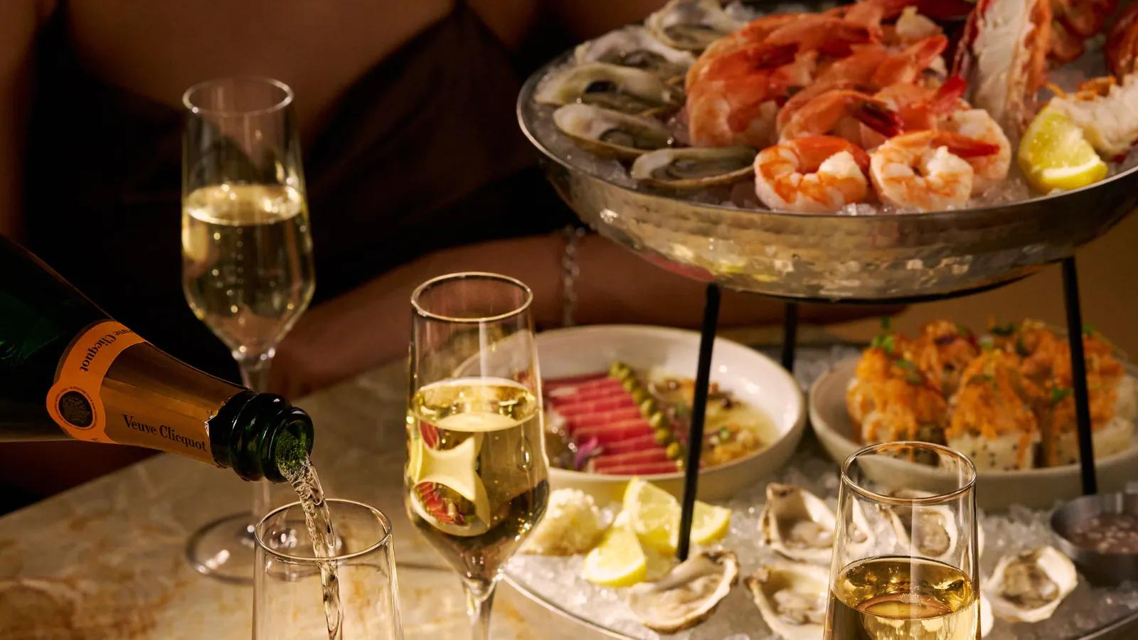 [CF Polo Park] Holiday Party Booking Season Is Here at Earls