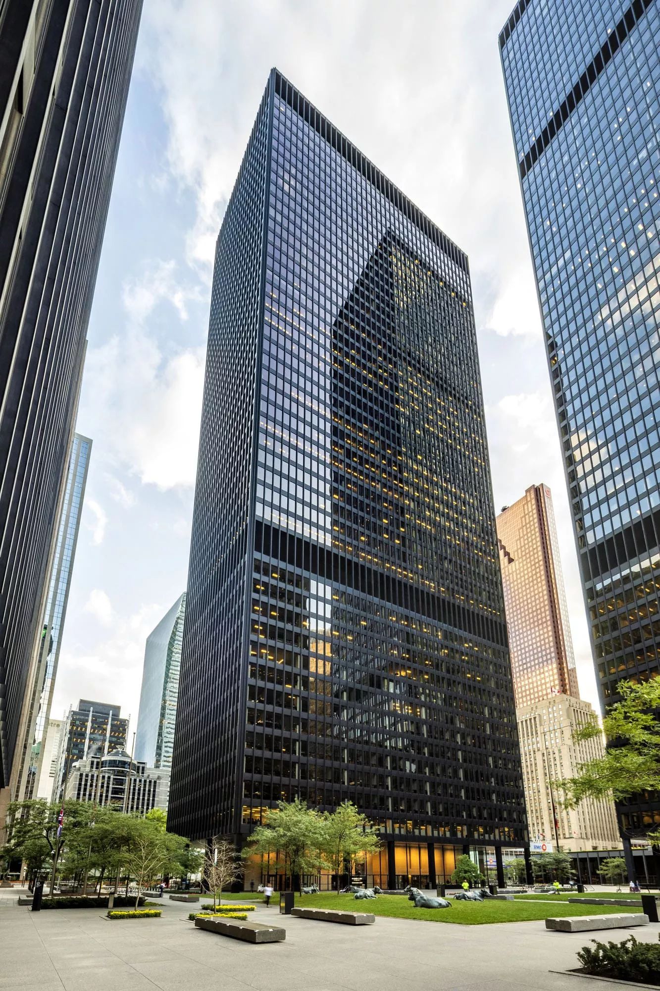 [Office] [TD Centre] - North Tower Building Exterior 2