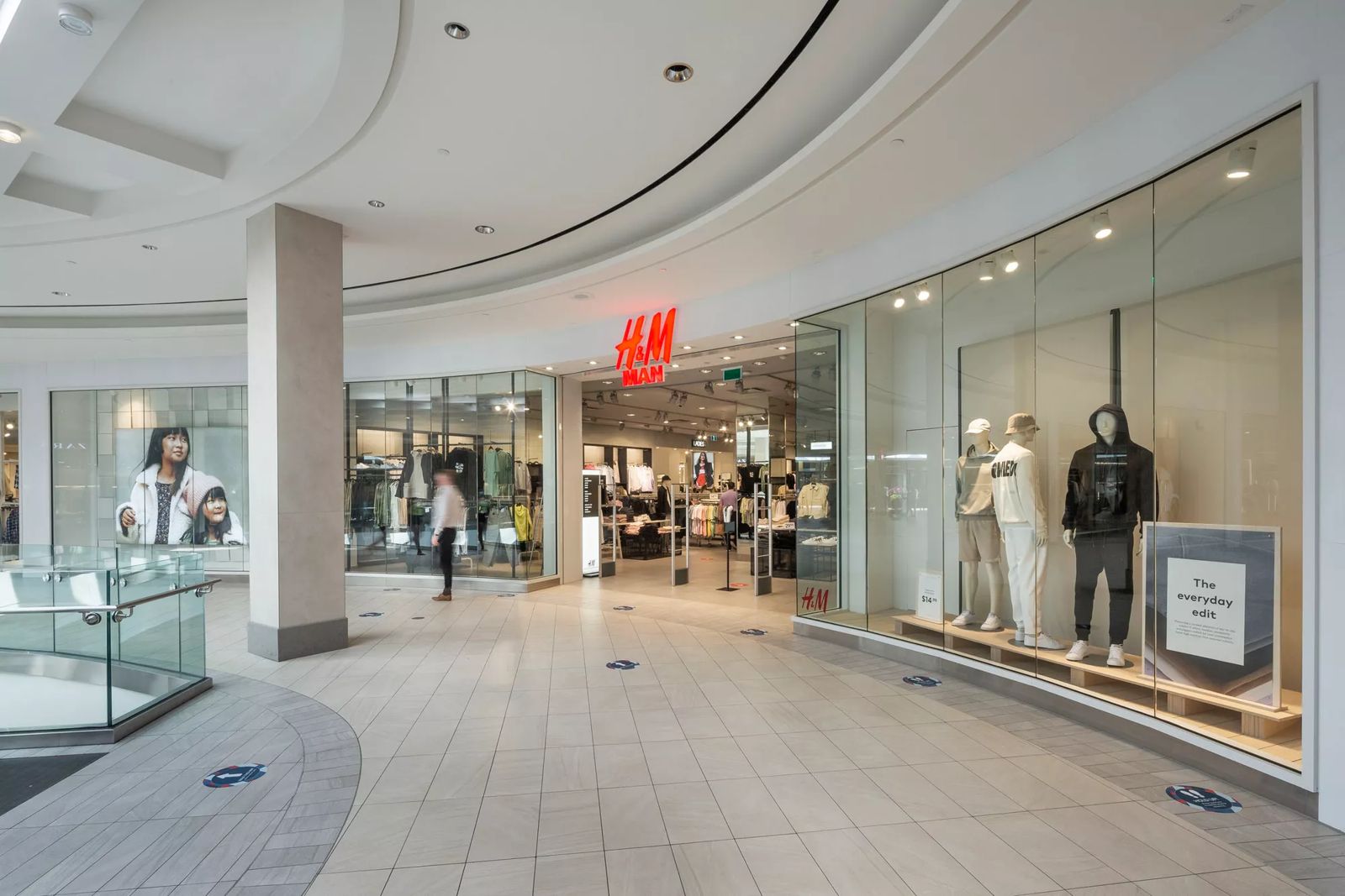 [Retail] [CF Masonville Place] - H&M