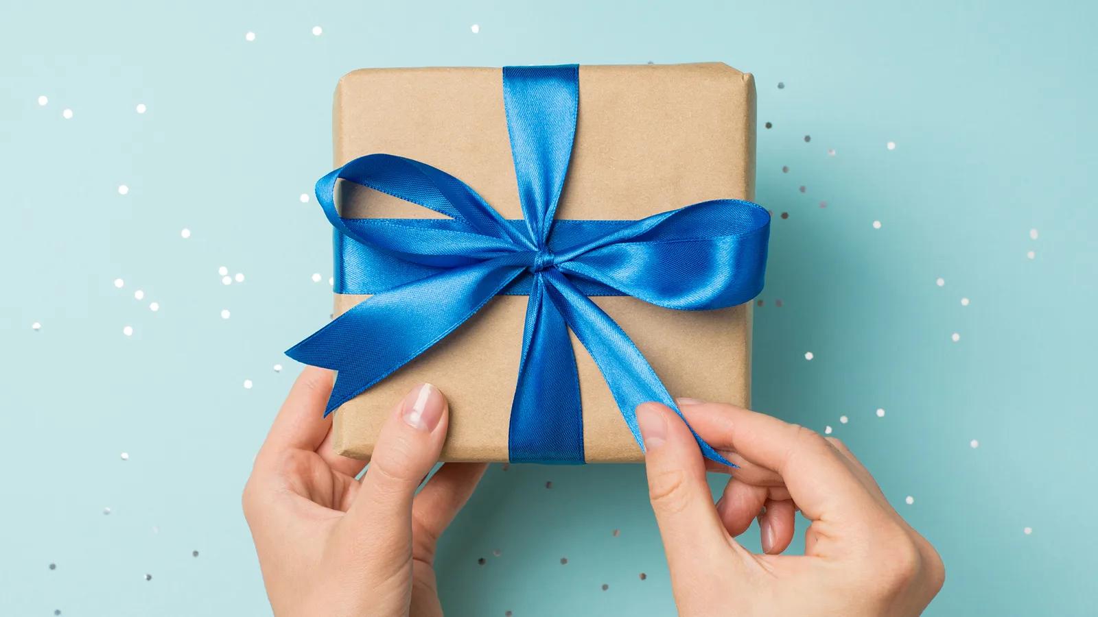 [CF Fairview Pointe Claire] Gift Wrapping