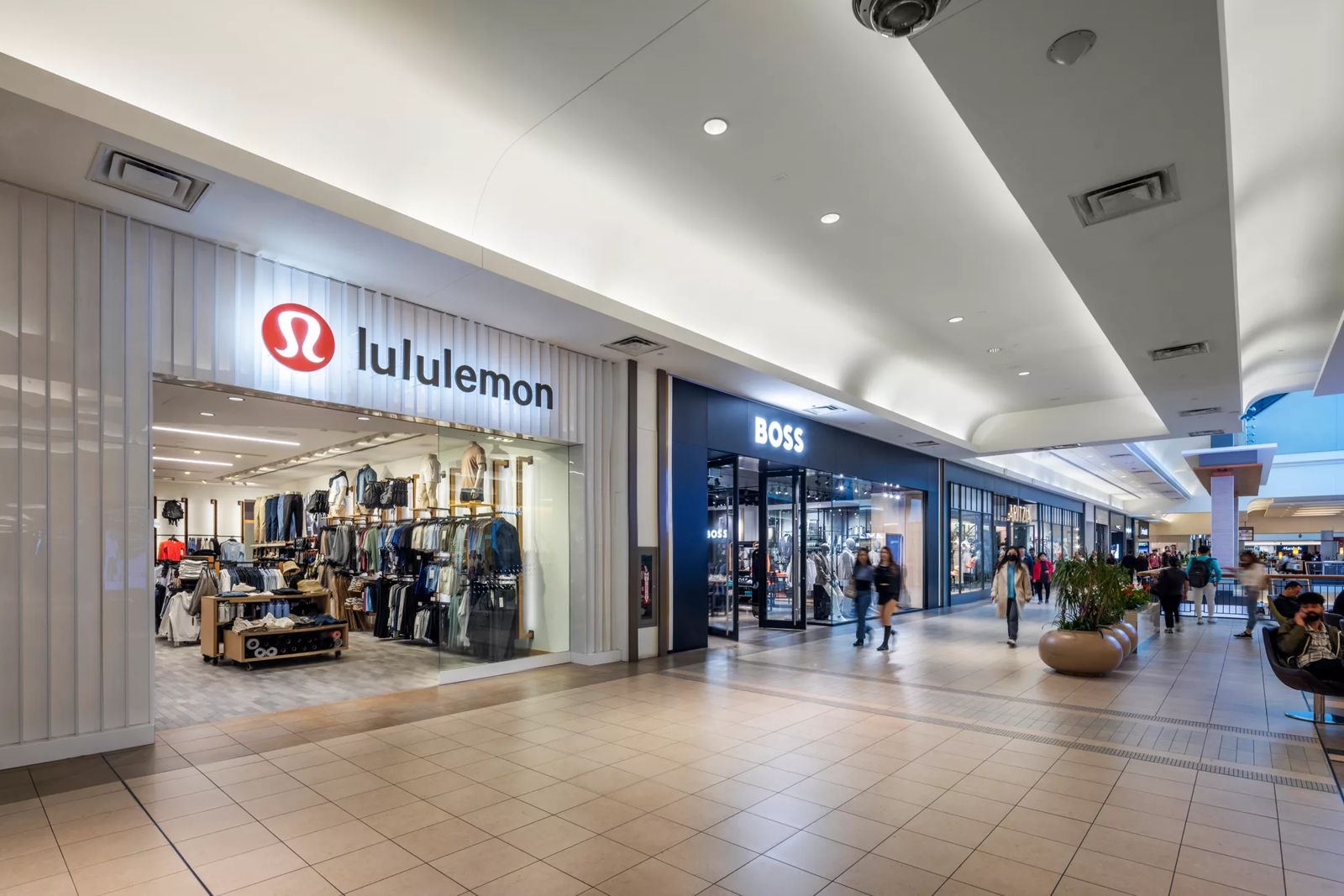 CF Fairview Mall - LuluLemon