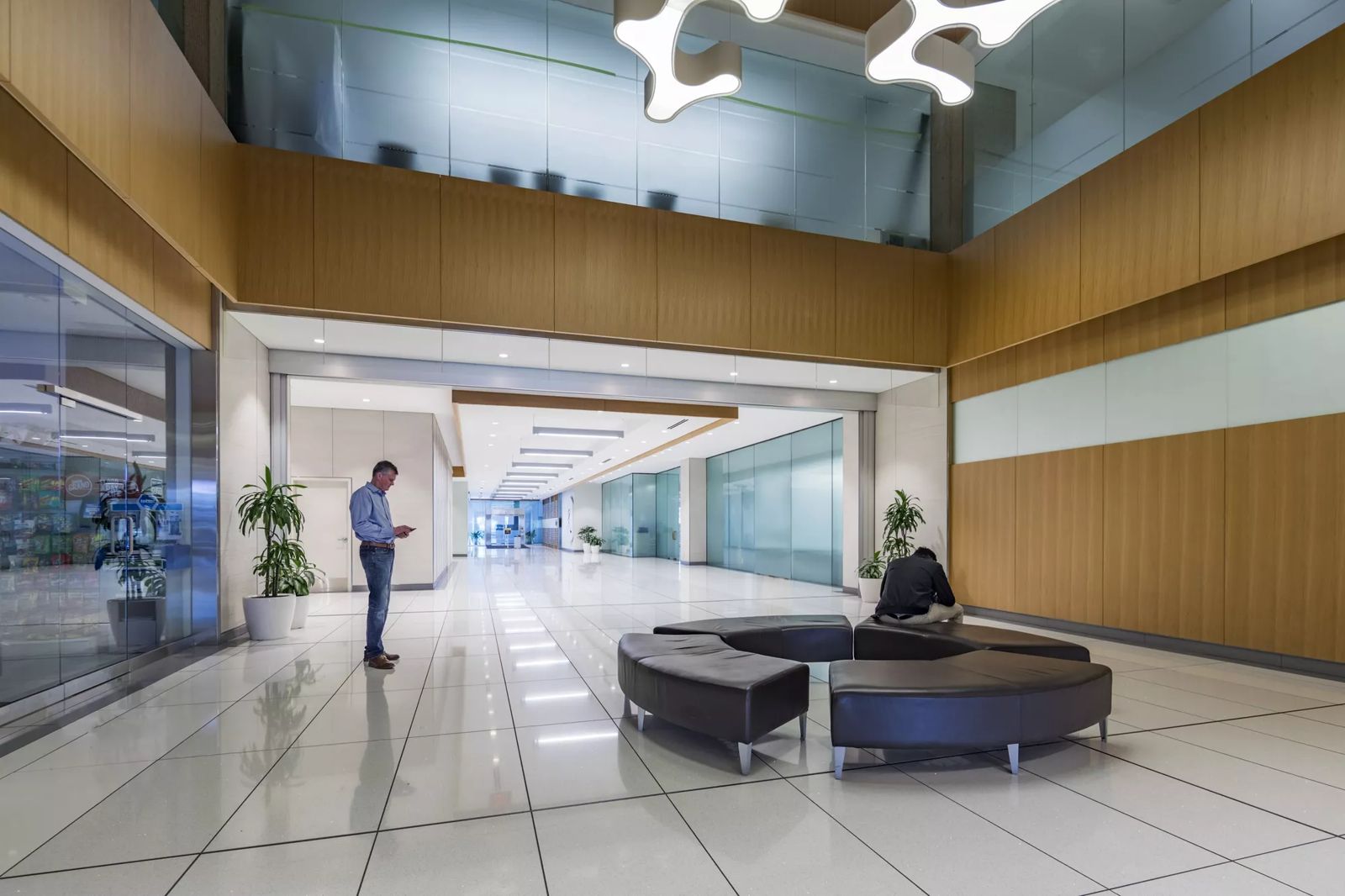 [Office] [Waterfront Properties] - 200 Granville Interior Hallway