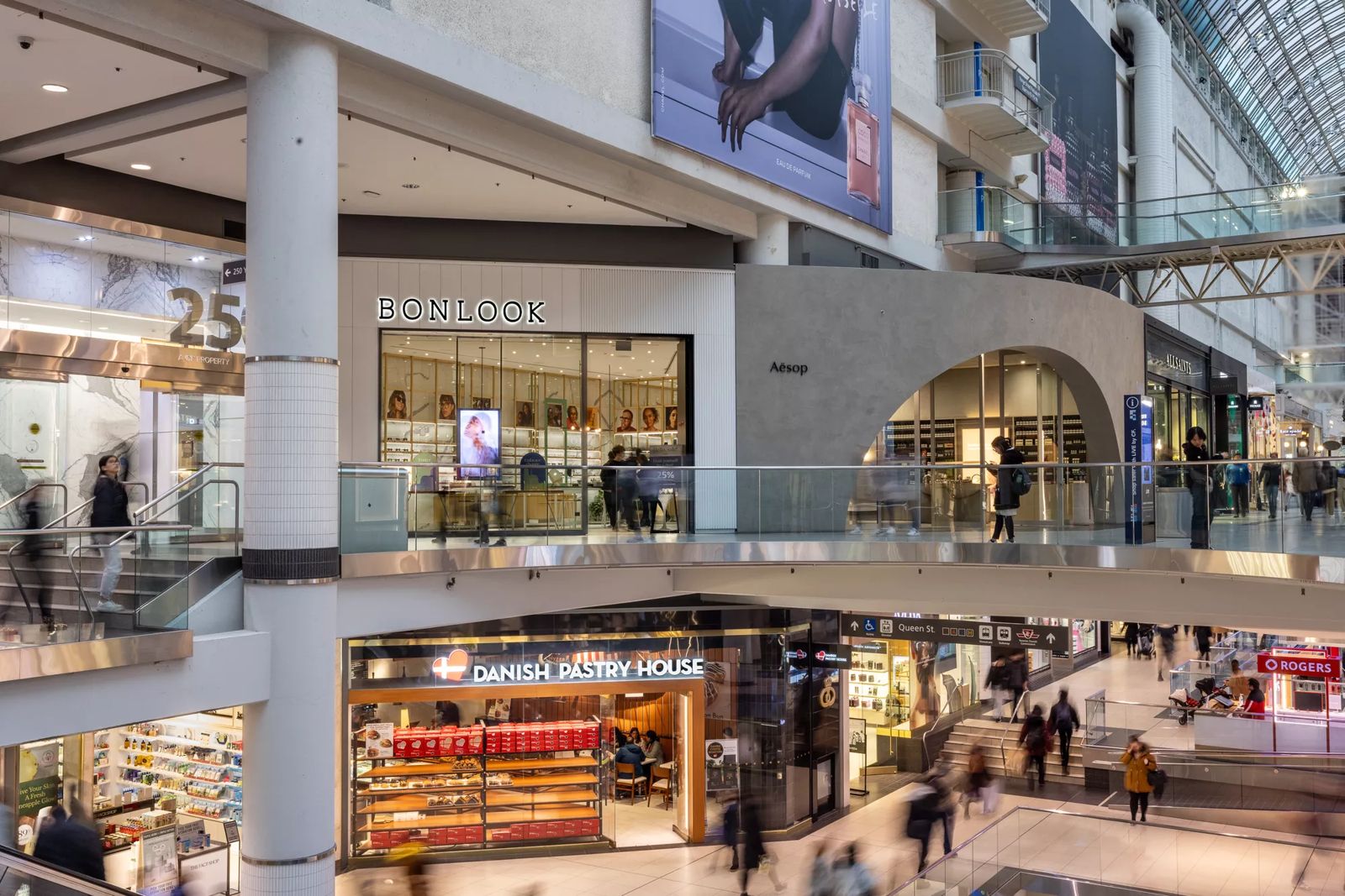 [Retail][Eaton Centre] Photo Gallery 2