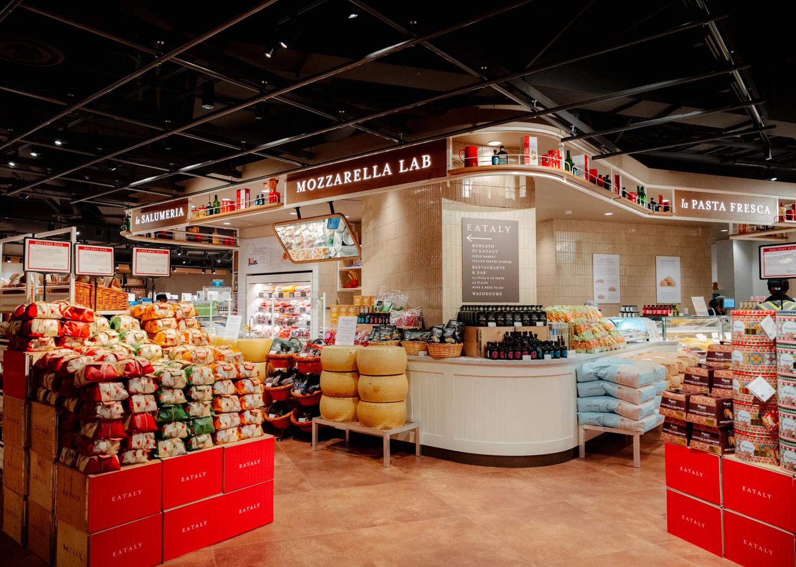 [CF Toronto Eaton Centre] Market