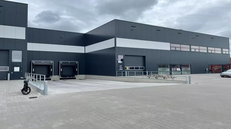 BOREAL IM AND CADILLAC FAIRVIEW JV ACQUIRES 15 DUTCH WAREHOUSES