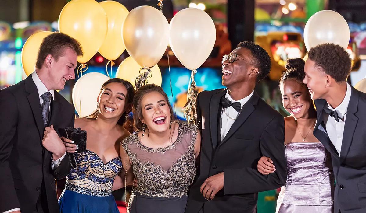 3-Step Guide: Last-Minute Prom Dresses and Graduation Outfits for the Class  of 2024