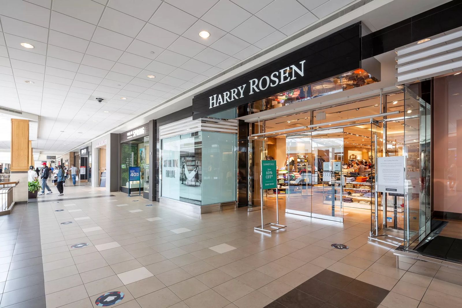 [Retail][Polo Park] Harry Rosen Storefront