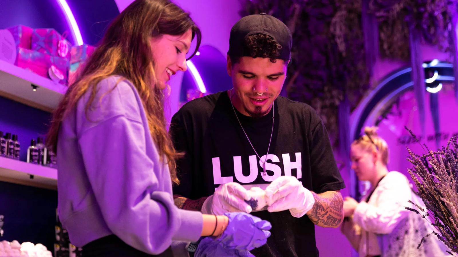 [CF Toronto Eaton Centre] LUSH Pop-up