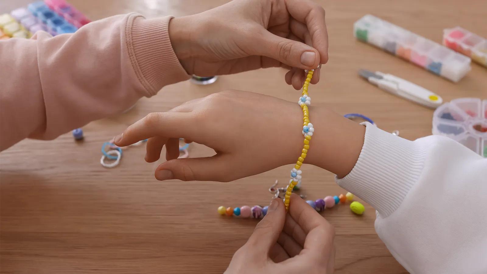 [CF Fairview Pointe Claire] L’Atelier: The Friendship Thread