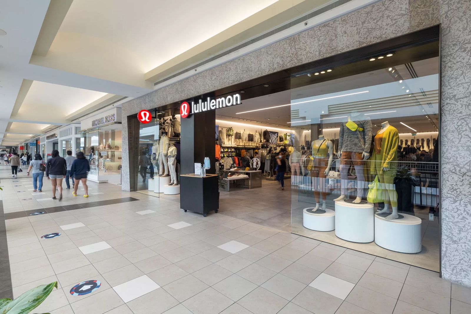 [Retail][Polo Park] Lululemon Storefront