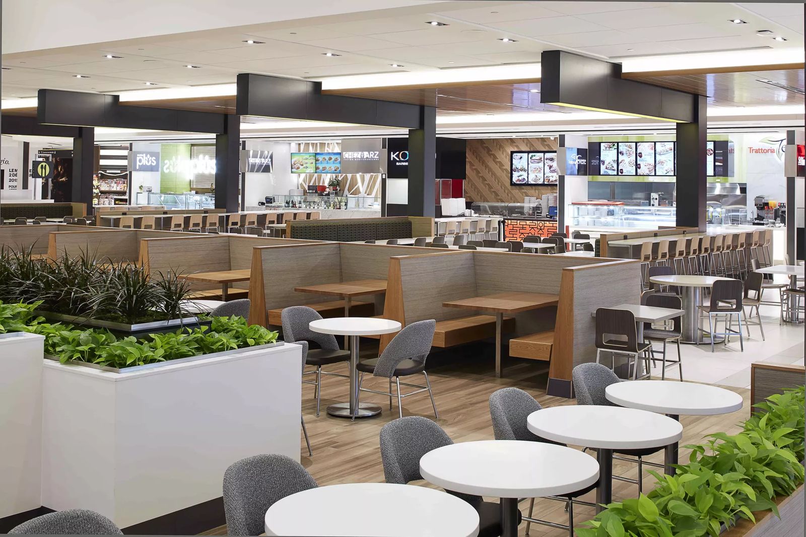 14. Dining Modified to Take Out Only at CF Shopping Centres in Québec