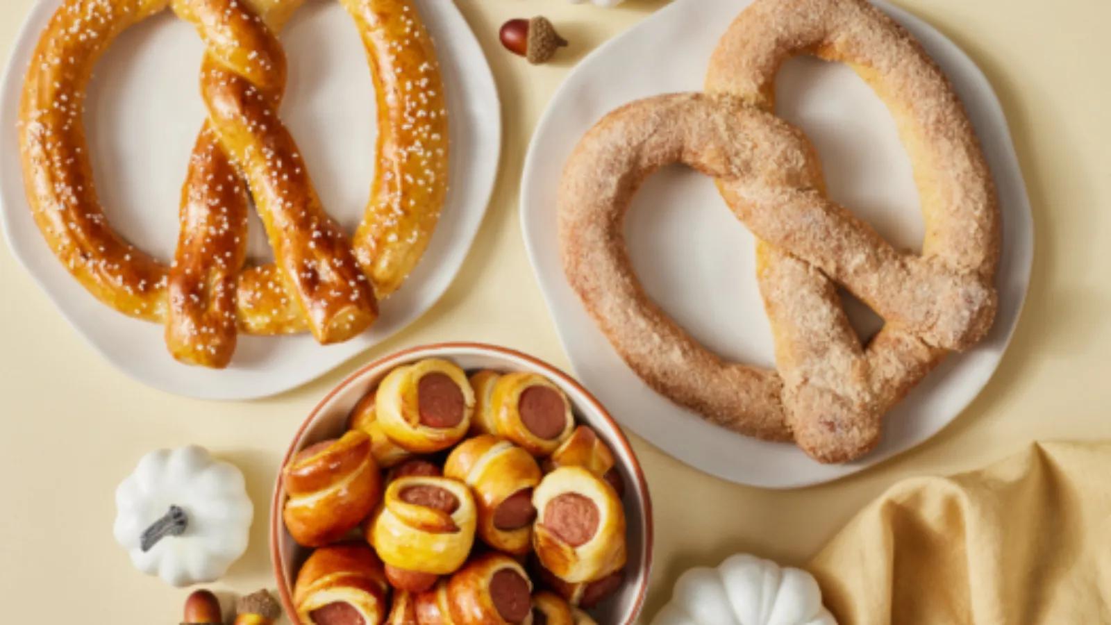 [CF Toronto Eaton Centre] Warm Up Your Fall with Mr. Pretzels