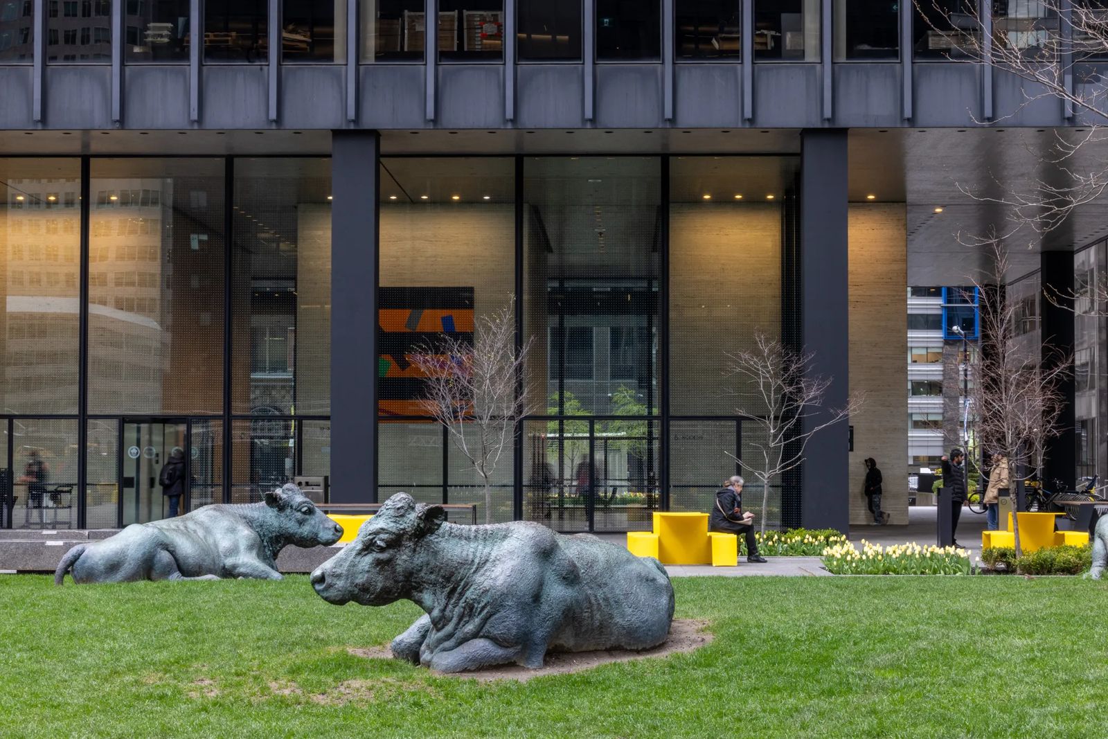 [Office] [TD Centre] - West Tower Exterior Grass Area