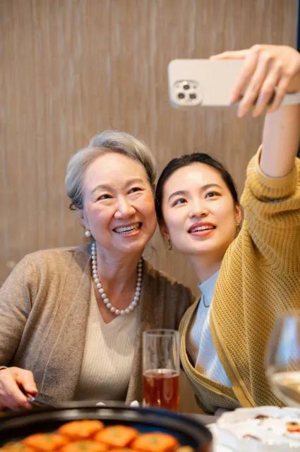 Mother's Day Gift Guide - Ultimate Foodie Image 