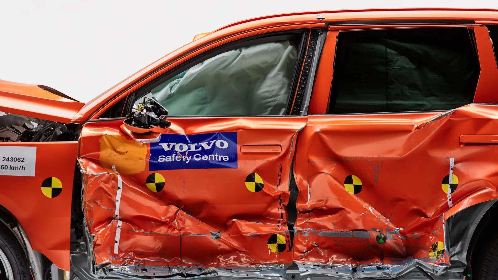 [CF Toronto Eaton Centre] Celebrate National Safety Month with Volvo